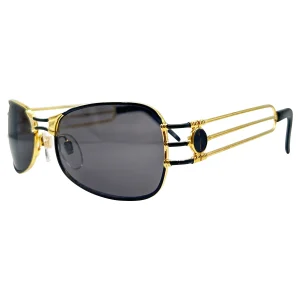Fashion-Forward Frames for the Confident Trendsetter